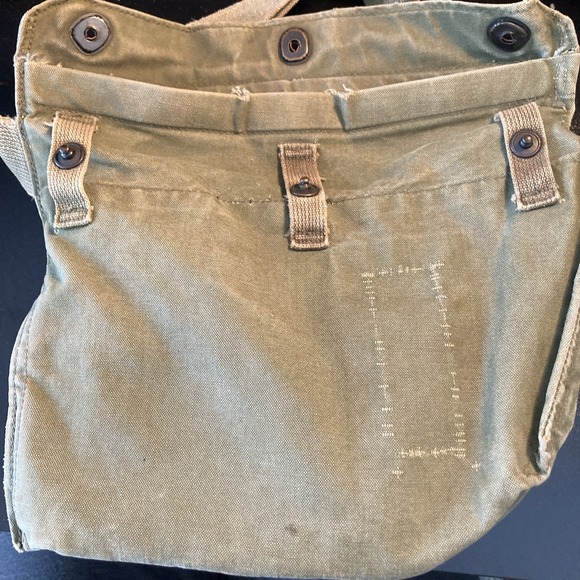 U.S. Military Gas Mask Canvas Pouch - Picture 9 of 10